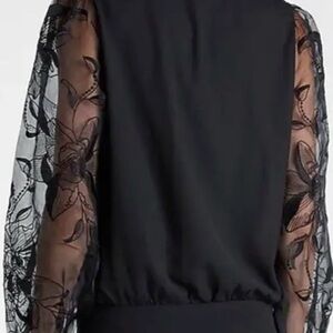 🍀🍀 EXPRESS Black Sheer Floral Sleeve Top – Size S 🖤✨